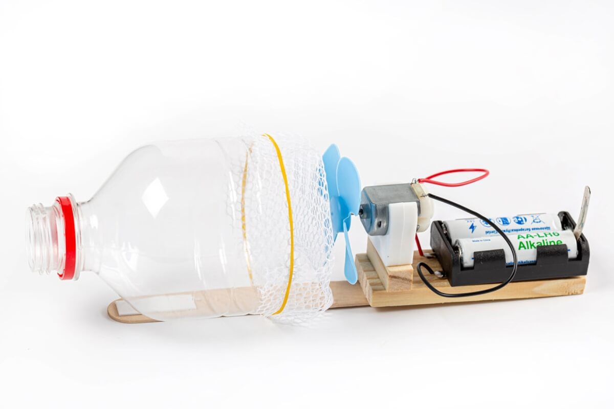 DIY: Make a Homemade Vacuum Cleaner Using Plastic Bottle